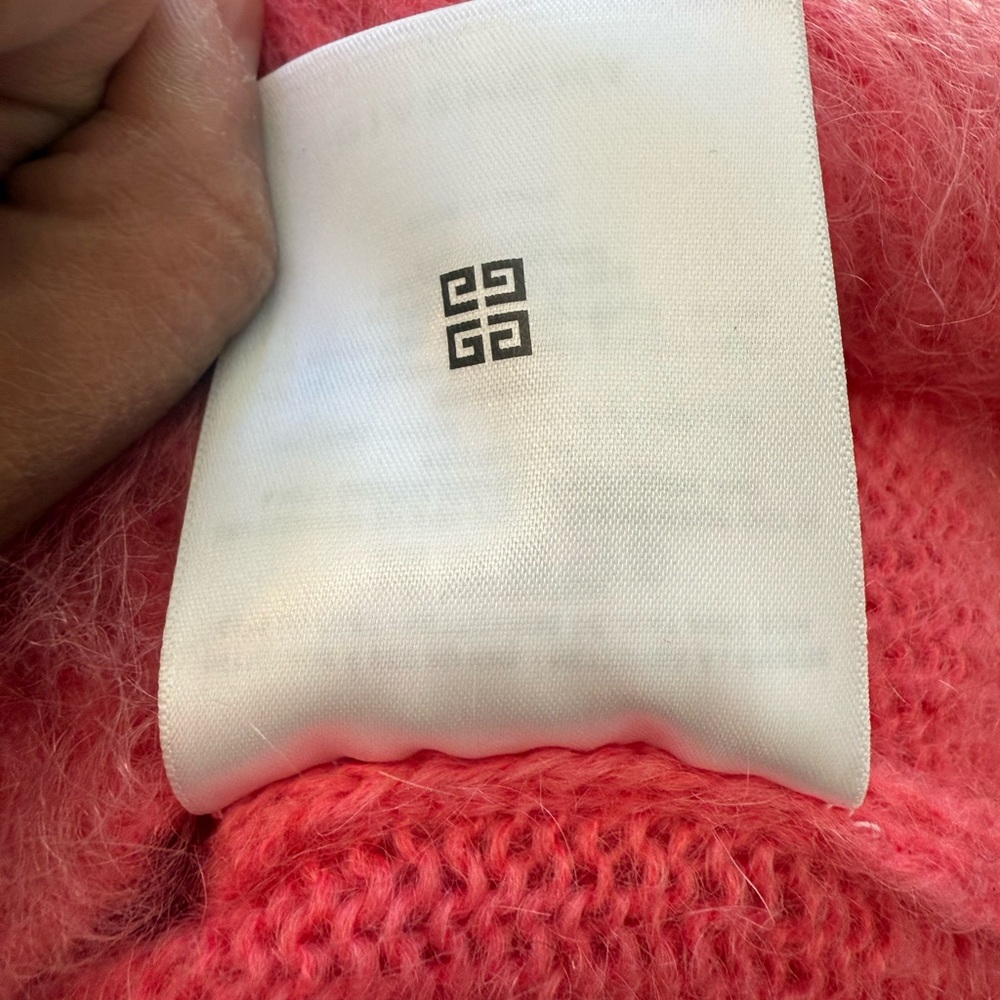 Givenchy Pink and Black Crew Neck Sweater with Minimalist Design - Picture 6 of 6